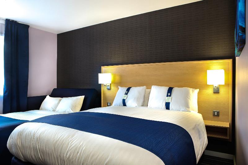 Holiday Inn Express Manchester Airport image