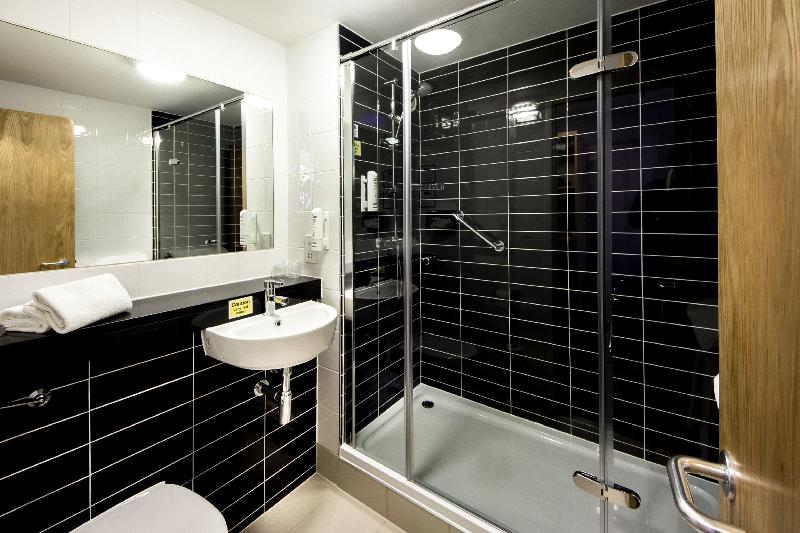 Holiday Inn Express Manchester Airport image