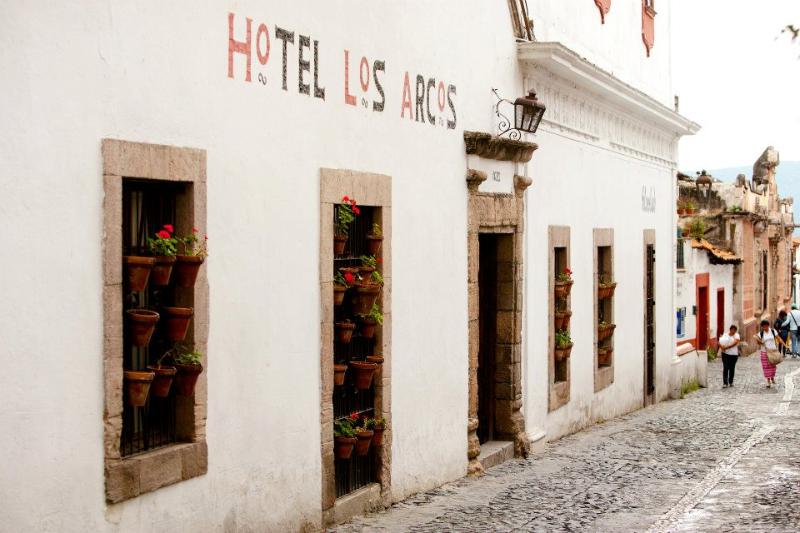 HOTEL LOS ARCOS