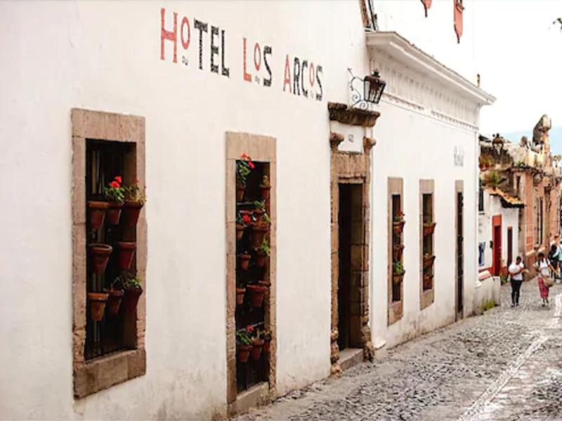 Los Arcos image