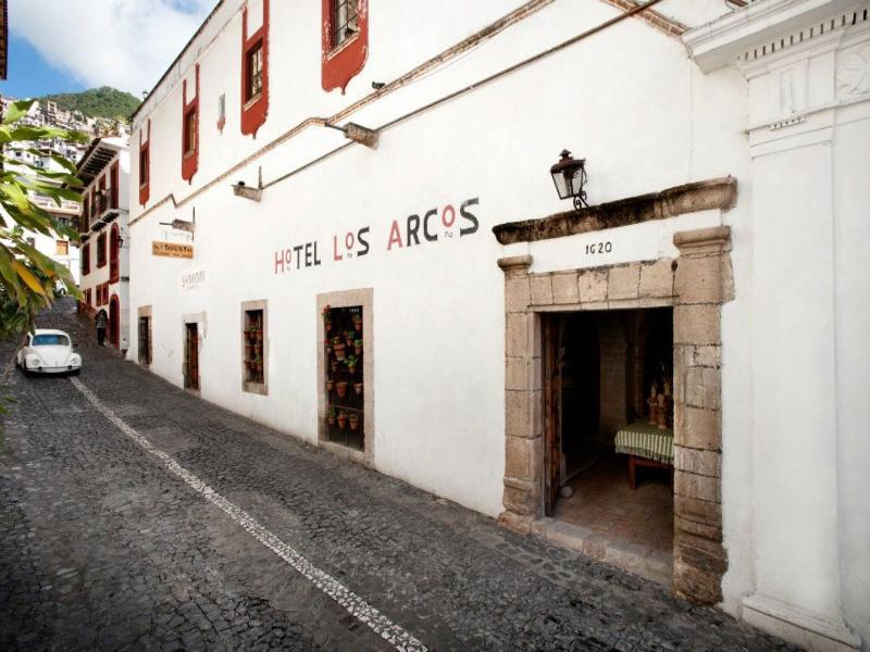 Los Arcos image