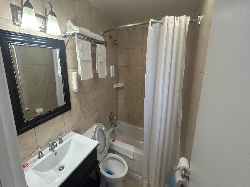 Econo Lodge Sudbury image