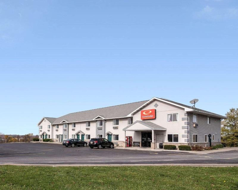 Econo Lodge Inn & Suites Farmington image