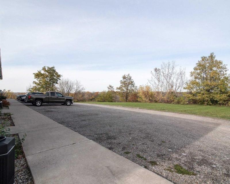 Econo Lodge Inn & Suites Farmington image