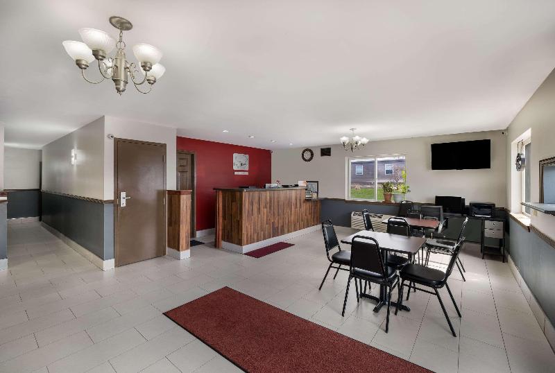 Econo Lodge Inn & Suites Farmington image