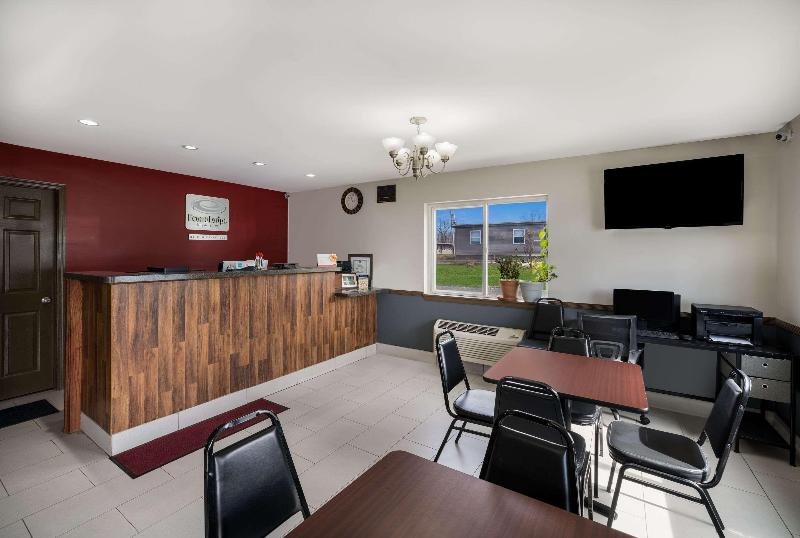 Econo Lodge Inn & Suites Farmington image