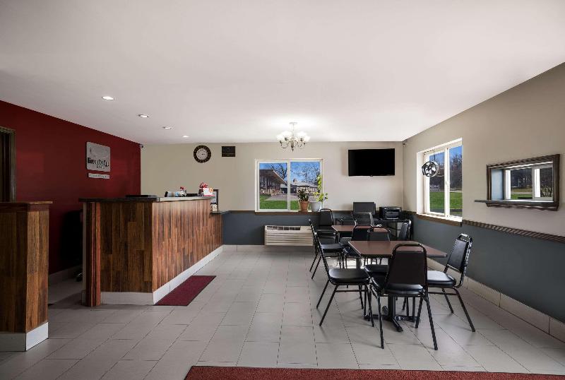 Econo Lodge Inn & Suites Farmington image