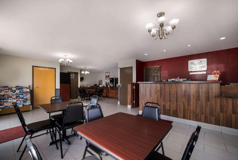 Econo Lodge Inn & Suites Farmington image