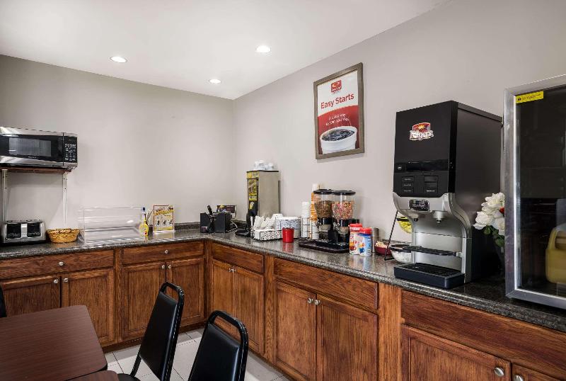 Econo Lodge Inn & Suites Farmington image