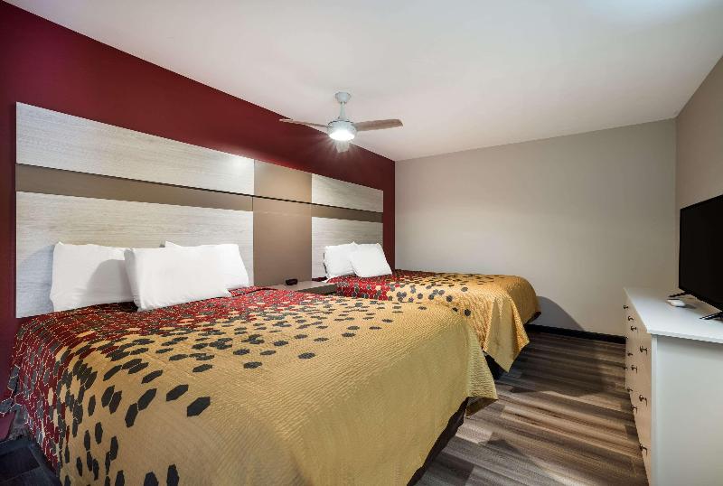 Econo Lodge Inn & Suites Farmington image