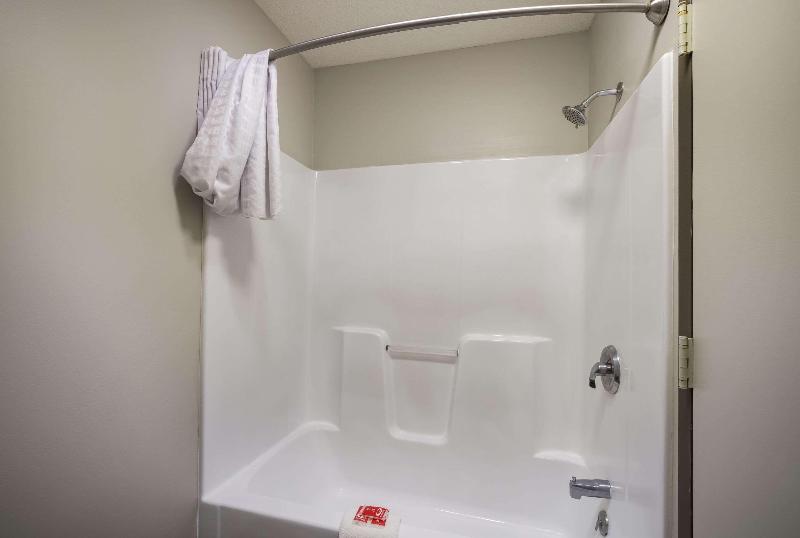 Econo Lodge Inn & Suites Farmington image
