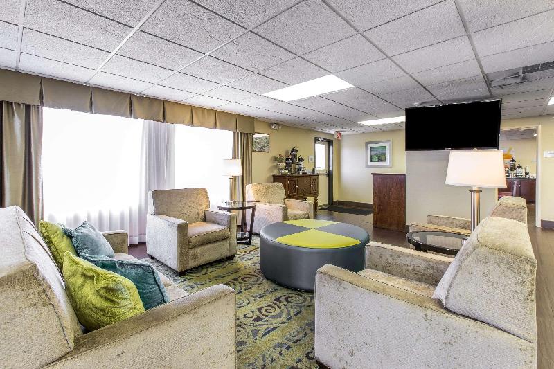 Quality Inn Fitzgerald downtown image