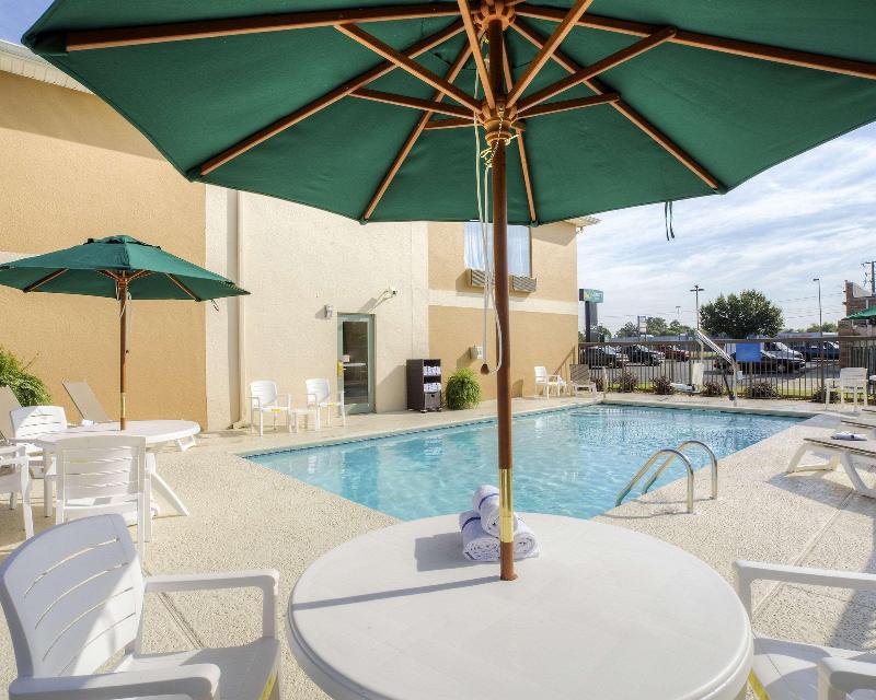 Quality Inn Fitzgerald downtown image