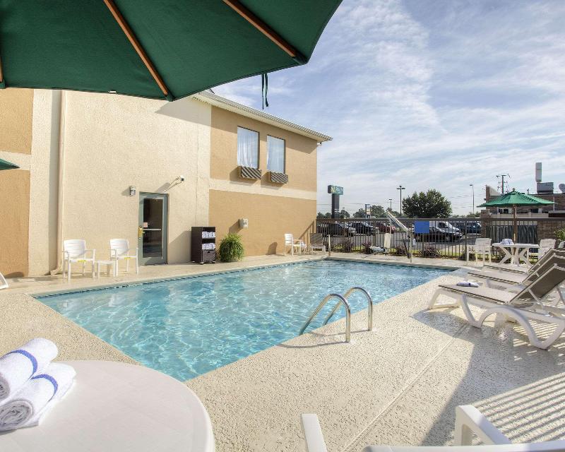 Quality Inn Fitzgerald downtown image