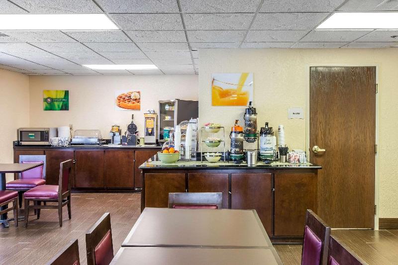 Quality Inn Fitzgerald downtown image