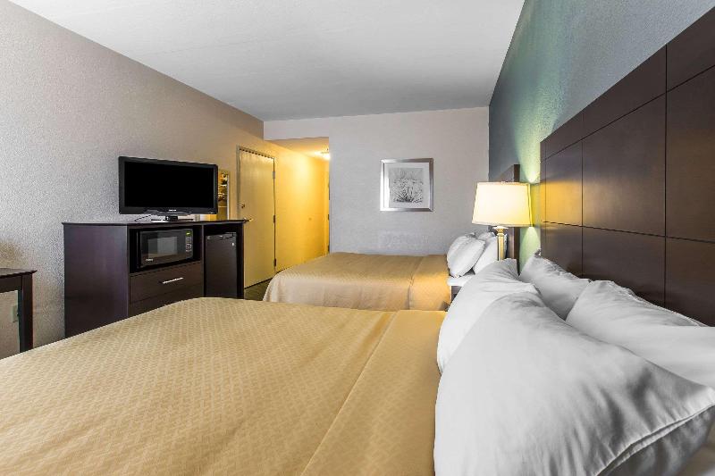 Quality Inn Fitzgerald downtown image
