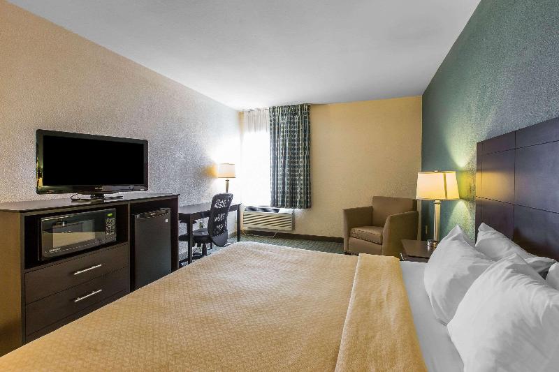 Quality Inn Fitzgerald downtown image