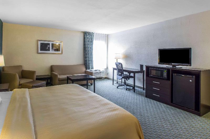 Quality Inn Fitzgerald downtown image