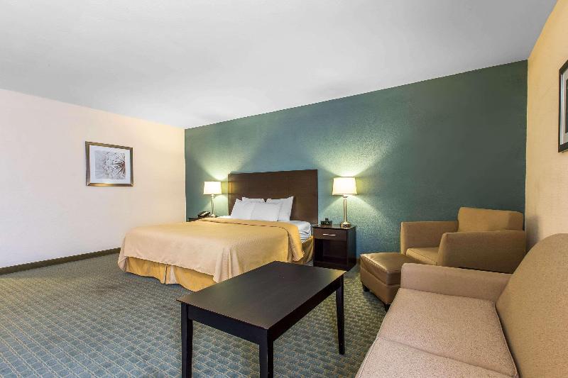 Quality Inn Fitzgerald downtown image