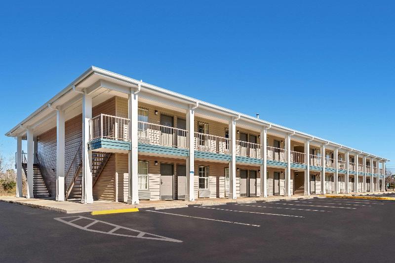 Quality Inn Eastman image