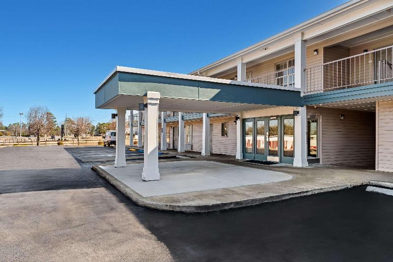 Quality Inn Eastman image