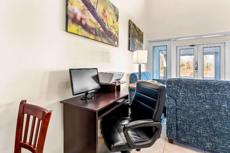 Quality Inn Eastman image