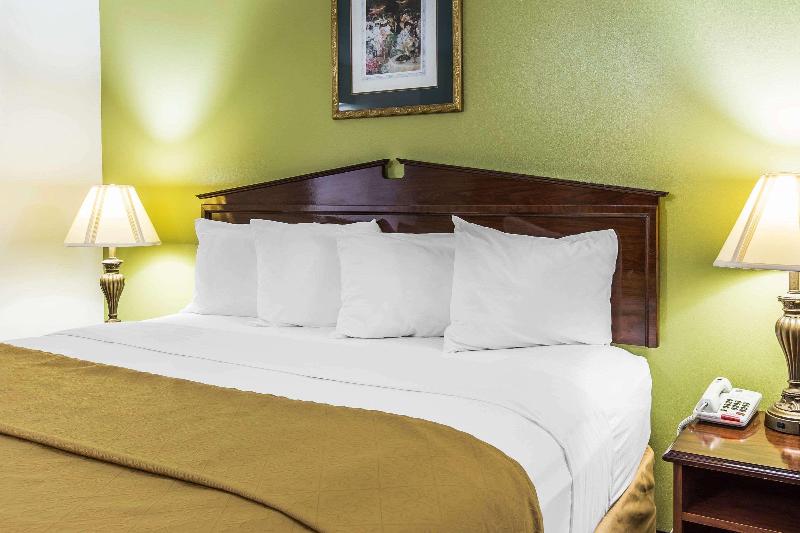Quality Inn Eastman image