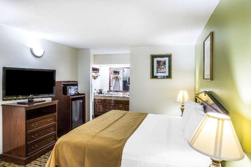 Quality Inn Eastman image