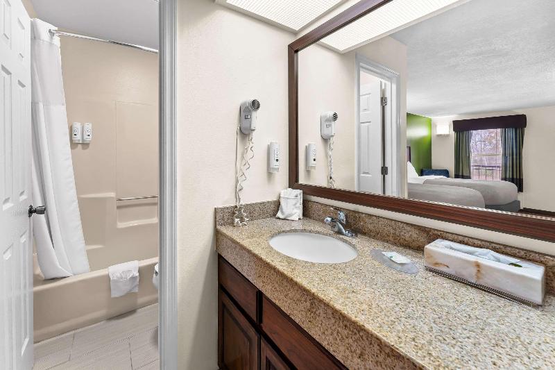 Quality Inn Eastman image