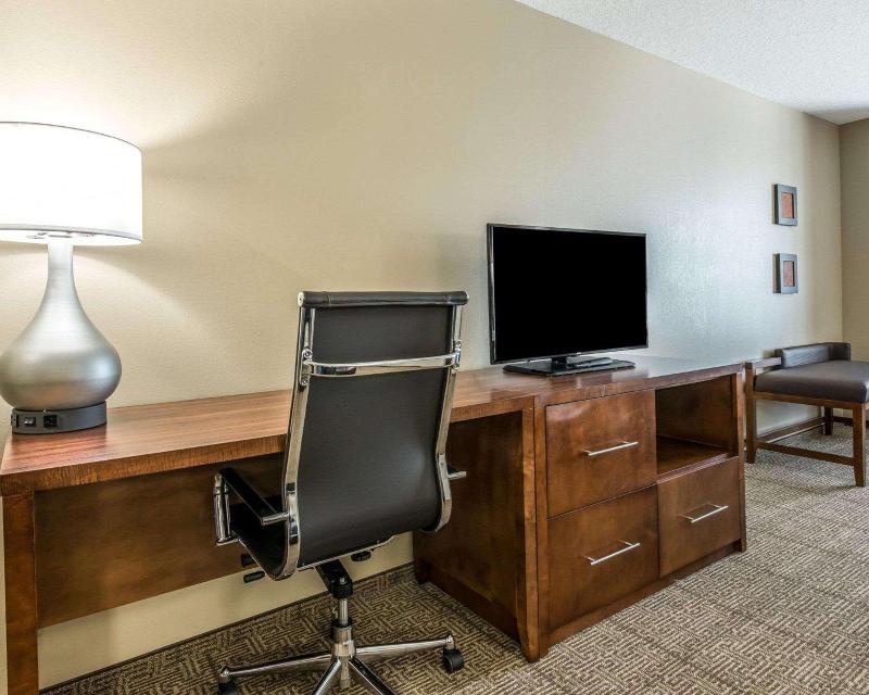Comfort Suites near Rainbow Springs image