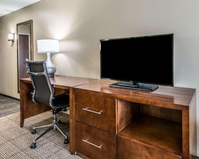 Comfort Suites near Rainbow Springs image