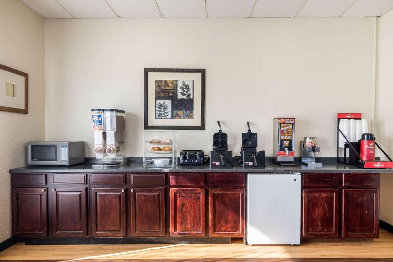 Econo Lodge Inn & Suites Conference Center image