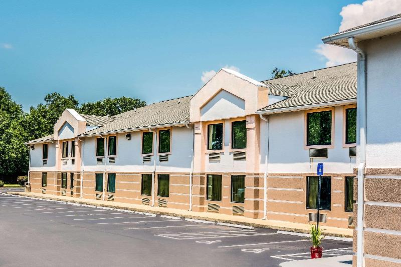 Quality Inn Sandersville image