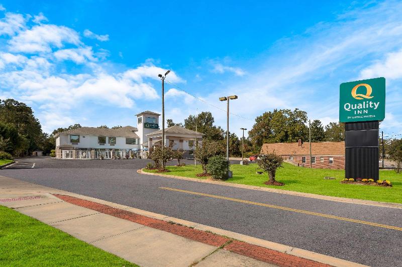 Quality Inn Sandersville image