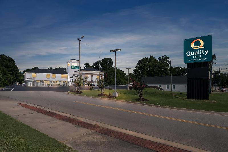 Quality Inn Sandersville image