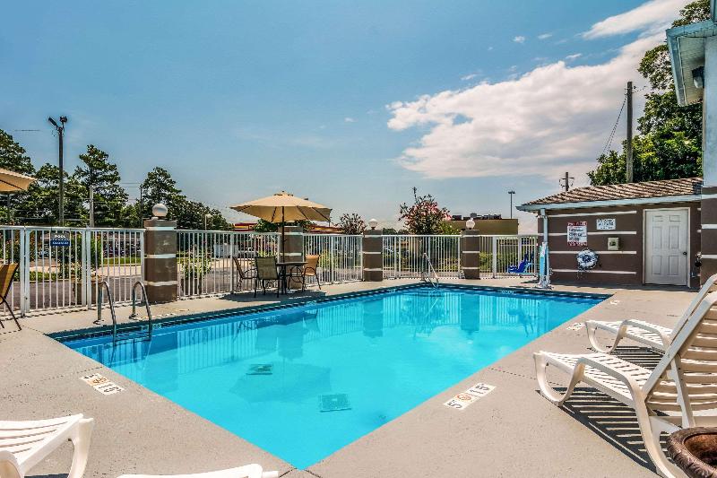 Quality Inn Sandersville image