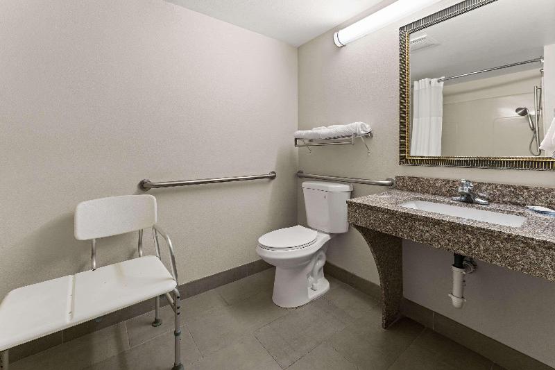 Quality Inn Sandersville image