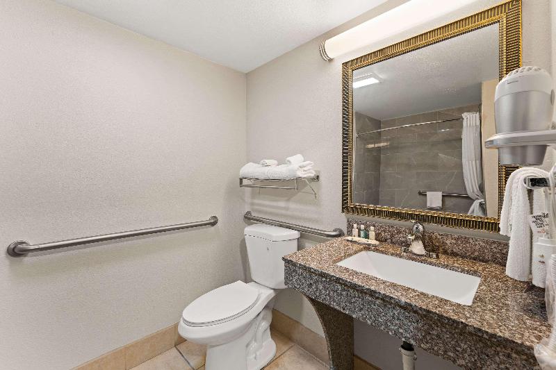 Quality Inn Sandersville image