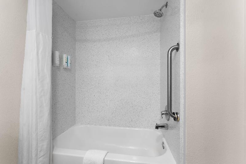 Quality Inn Sandersville image