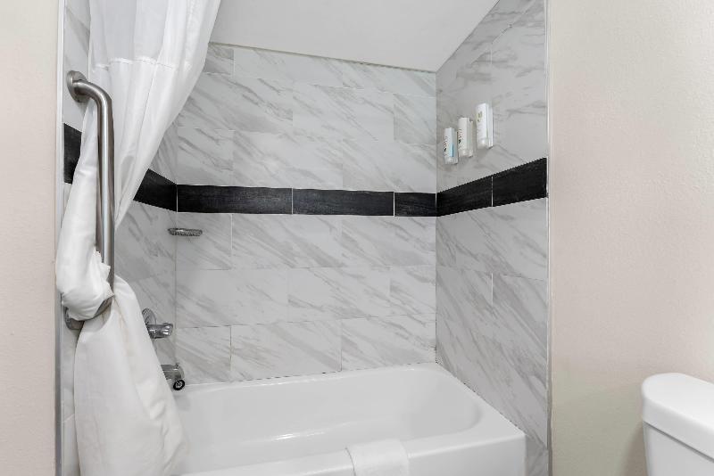 Quality Inn Sandersville image