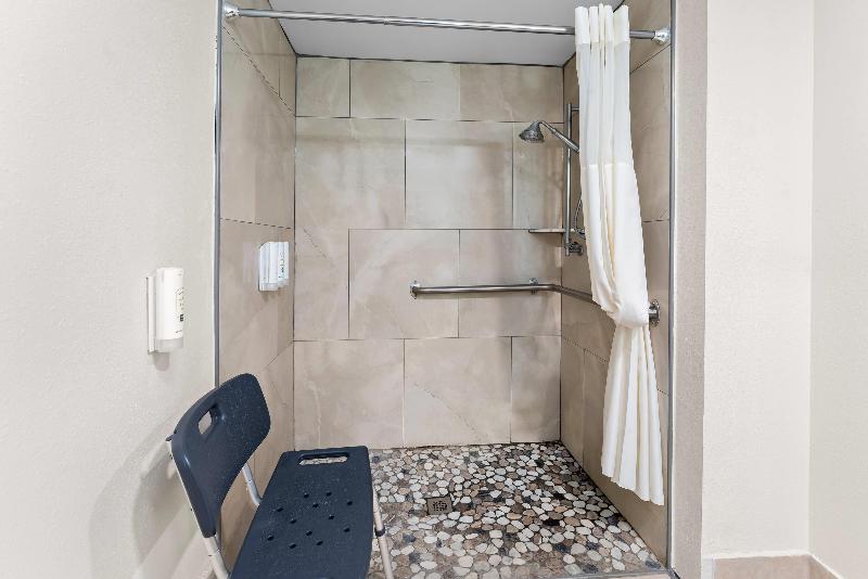 Quality Inn Sandersville image