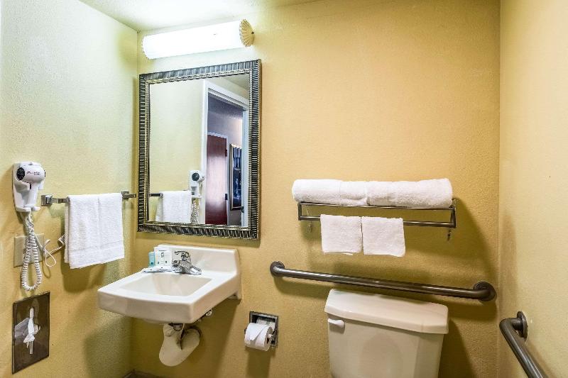 Quality Inn Sandersville image