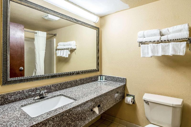 Quality Inn Sandersville image