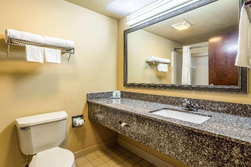 Quality Inn Sandersville image