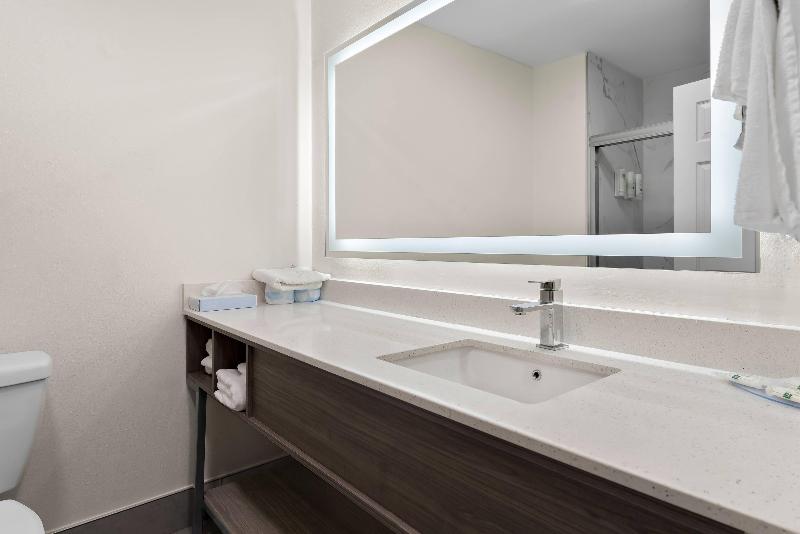Quality Inn Sandersville image
