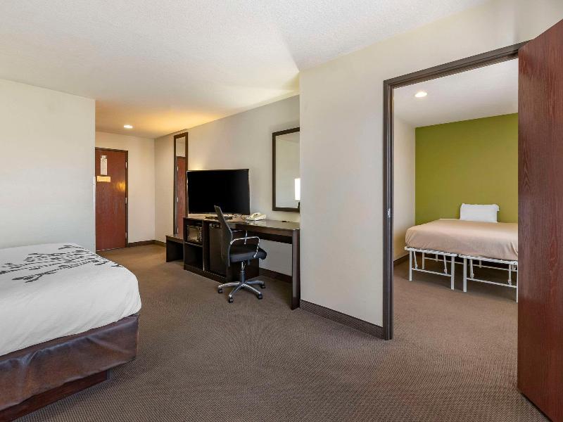 Sleep Inn & Suites Pleasant Hill - Des Moines image