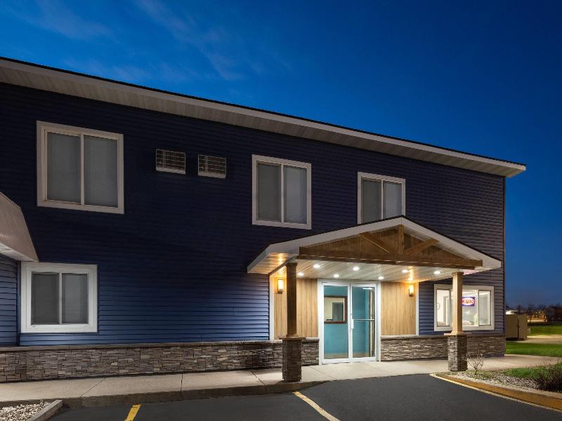 Days Inn by Wyndham Fergus Falls — general view