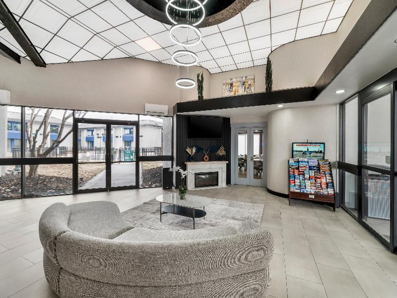 Red Lion Inn and Suites Kansas City image