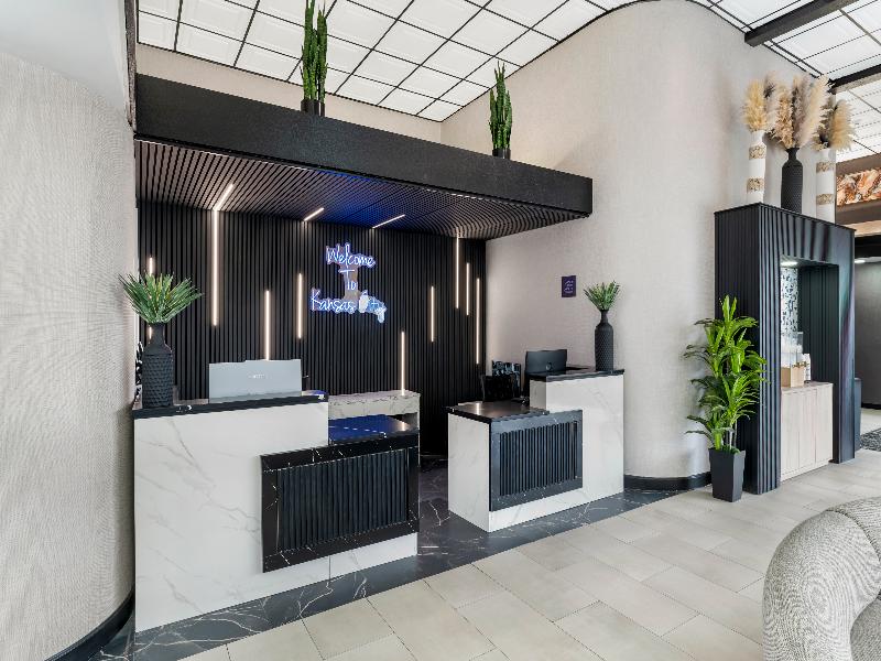Red Lion Inn and Suites Kansas City image