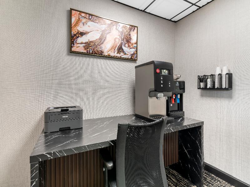Red Lion Inn and Suites Kansas City image